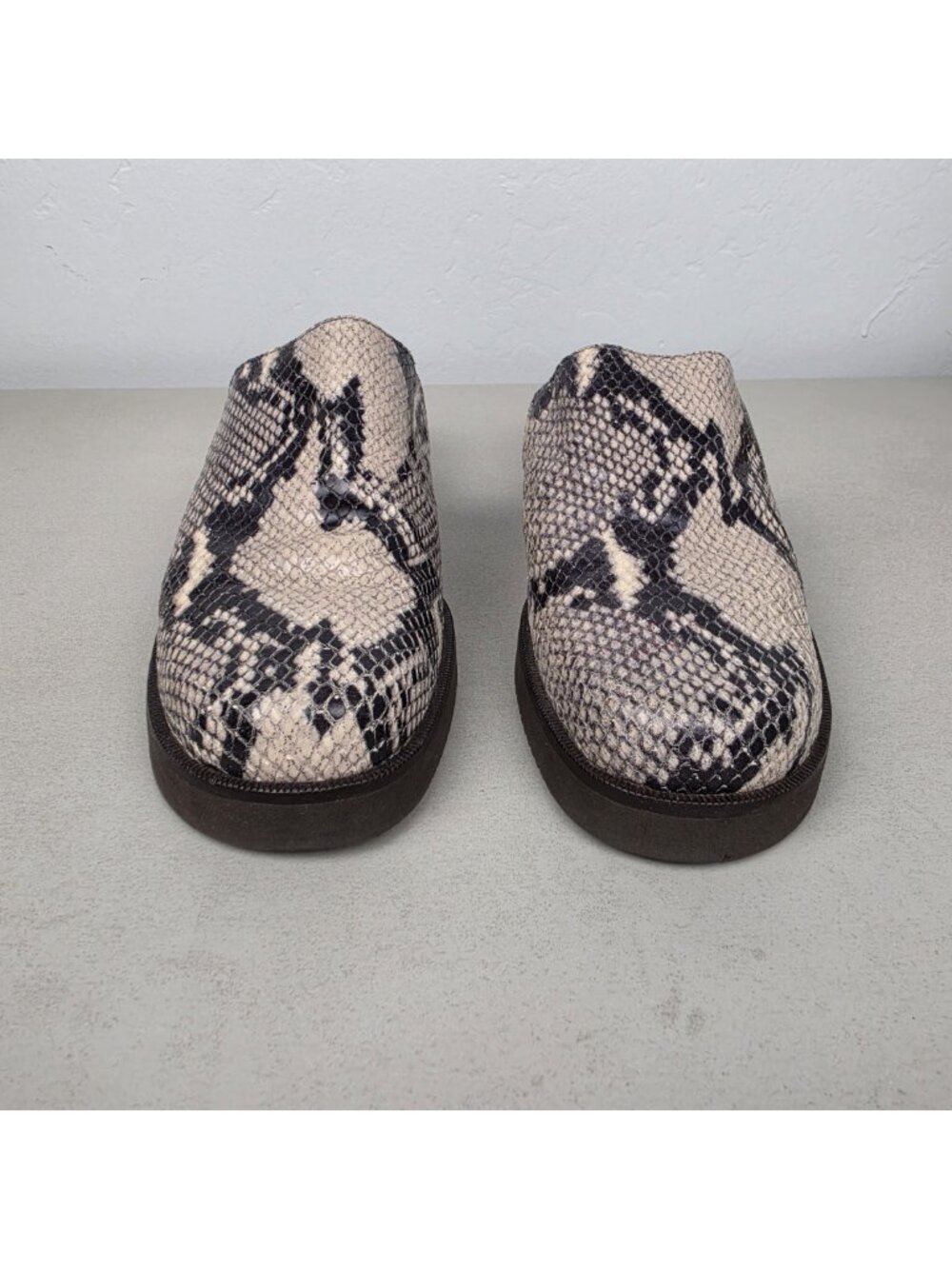 Donald J Pliner Size 8N Leather Mules Snakeskin Heel Closed Toe Beige Black - Picture 5 of 12